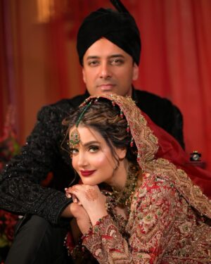 Armeena Khan Instagram - Our first ever shoot together :) 

@feslkhan and moi ❤️ 

• Outfit & Jewellery : 
  @hoor_qasim 

•  Hairstylist: 
  @hairbyruksana 

• Makeup: 
  @foziatawfiq