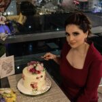 Armeena Khan Instagram - Got to celebrate my special day with fam after YEARS. My heart is full of love, gratitude and baby tiger cards (because you’ll forever be little children to your parents, no matter how old you get). I also want to thank all my well-wishers, fans (my armeenians) and friends for the lovely messages, calls, video edits, DM’s - The WORKS. Thank you, thank you for making it all so special, humbled and feeling blessed. 🙏🏻✨✨✨ 💓💓 A special mention to Emilia @sweetemicake for this gorgeous birthday cake. A shout out to my husband for always being my rock @feslkhan ❤️