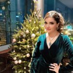 Armeena Khan Instagram - Happy Holidays and Merry Christmas 🎄🎄🌟💫 ✨✨ Styled by @minahil.maneka 👗
