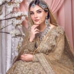 Armeena Khan Instagram - ✨✨ Latest Work ✨✨ 💄 Hair and Make-up by @_makeupbyanisahx 💁🏻‍♀️ Styling by @zafshabir 👗 Outfit by @tehxeeblondon 💎💎 Jewels by @heeremotijewels___ @asianabridal Birmingham, United Kingdom