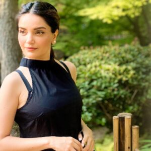 Armeena Khan Instagram - Forest Bathing. At one with nature again. ✨✨