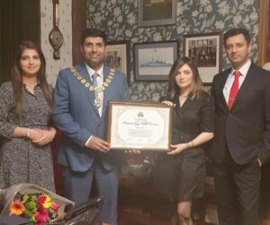 Armeena Khan Instagram - So humbled to receive this. Thank you Lord Wajid Khan @wajidkhanmep and Lady @anamkhan26 #certificateofoutstandingpublicservice. #alhdamdulilah #Burnley #townhall @feslkhan always by my side. ✨✨
