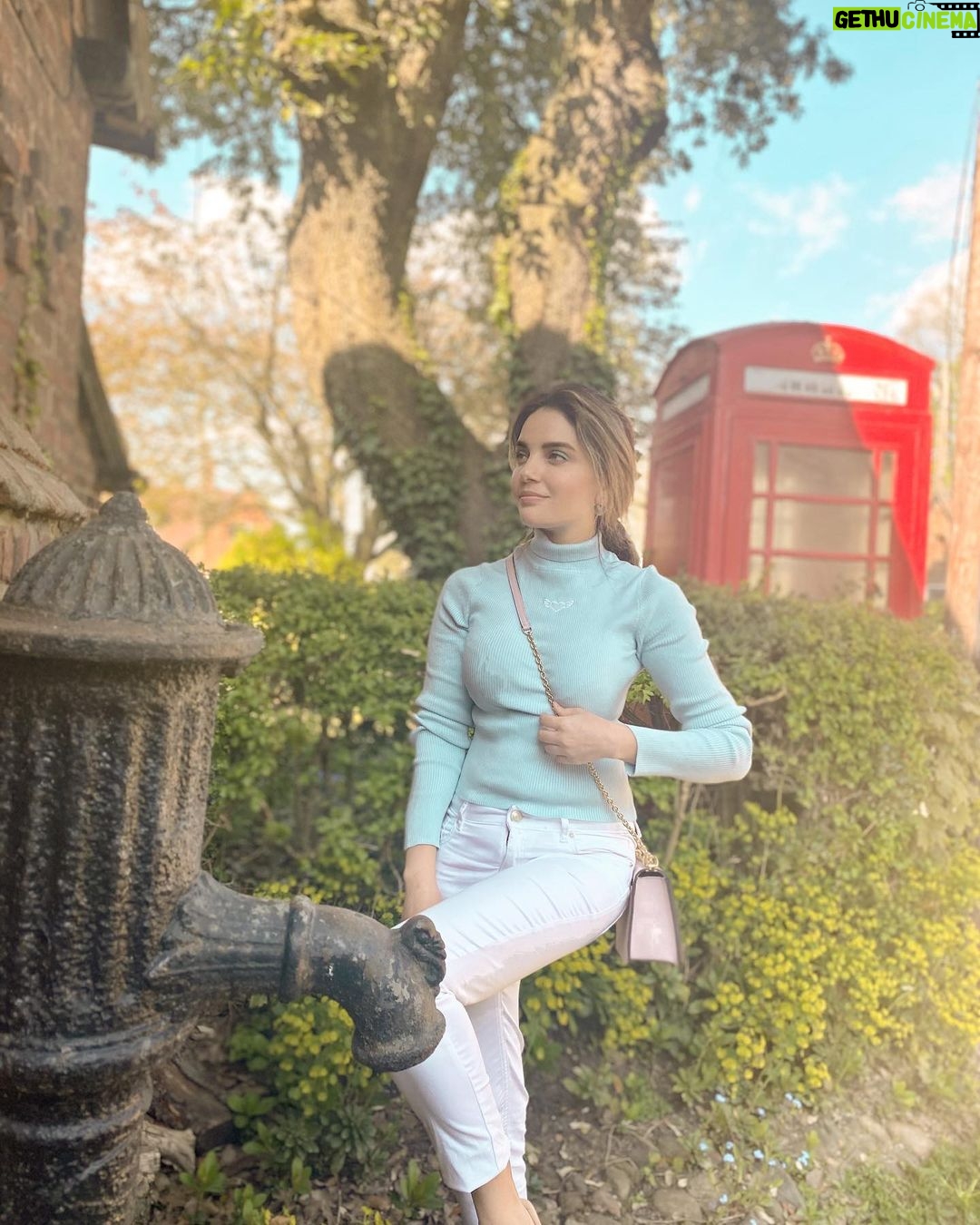 Armeena Khan Instagram - Forest bathing. #Goodforthesoul #Sunshineisoureid