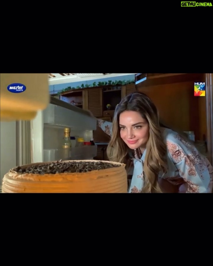 Armeena Khan Instagram - Tut tut. imagine being so horrible that you wreck a kids birthday cake. That’s just #Tara😈 ***Latest Episode in profile bar**** #Taraandhershenanigans @humtvpakistanofficial
