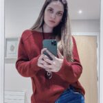 Armeena Khan Instagram - All Earth colours for me this fall 💋🍁🍂🍂 #OOTD #Oxblood #Home #Manchester
