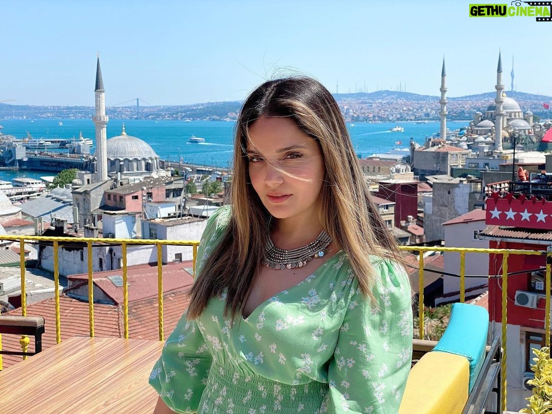 Armeena Khan - 33.6K Likes - With β€οΈ from πΉπ· Hair colour by @catherineboden π #Istanbul