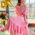 Armeena Khan Instagram - Styled by @minahil.maneka Hair by @catherineboden photography by @feslkhan Thank you to all my Armeenians, I love you all ✨✨🌸🌸🤍 #Wepartiedlikeitwasmybirthday but #inlockdown #pinkitup