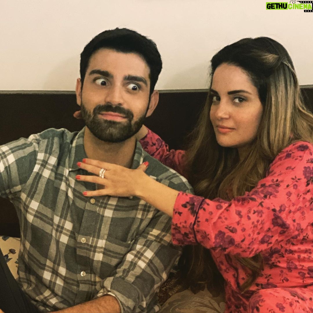 Armeena Khan Instagram - My partner in crime 🤪 @ibrahim_alavi watch us in #mohabbateinchahatein #Pakindustryshouldbefullofpeoplelikehim nightsuit @sleepysecretsss