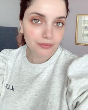 Armeena Khan Instagram - Brought a mozzie bite with me from Pak 🤣 It’s still there.