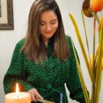 Armeena Khan Instagram - Birthday in self-isolation 🤷🏻‍♀️ Thanks mom, dad, Aunty for making it special for me ❤️❤️🥰 So grateful for everything.