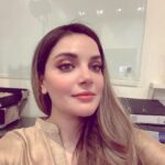 Armeena Khan Instagram - #Throwback to 2 weeks ago from the drama sets. #Corona did us all in 🤷🏻‍♀️ Hair colour is by the wonderful ladies @catherineboden who sponsored me for the television drama.