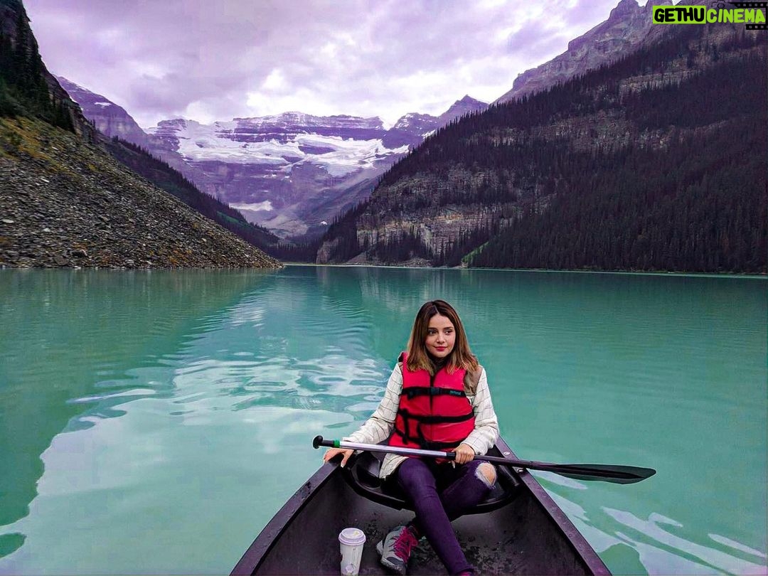 Armeena Khan Instagram - Refreshing 🥰 #lakelouisecanada #lastyear #truecolours #lake