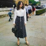 Armeena Khan Instagram - I was invited to #Barnardos Parliamentary Reception today in London. First things first, here’s the look: Hair and Makeup by the one and only @monnie.k.makeupartist my go to. I love you ❤️ back drop is against #London’s Westminster palace. Hair colour and styling by @catherineboden Terrace Pavilion