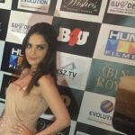 Armeena Khan Instagram – premiere for my first ever pakistani film #throwback #binroye #lotsoffirststhere #albertaferrettidress @monnie.k.makeupartist 🌸 #london