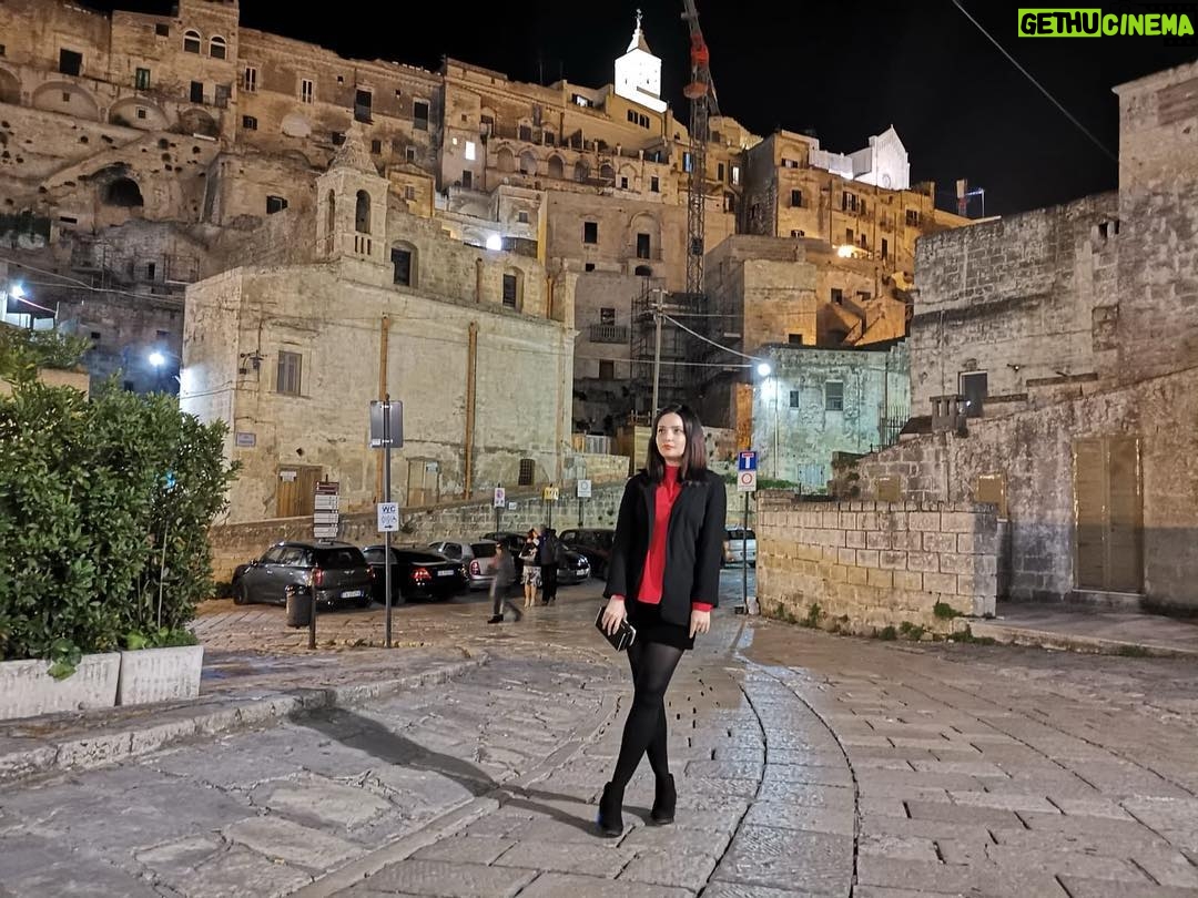 Armeena Khan Instagram - The message today is to be kind. Speak one kind word today to someone and feel good about yourself. Last one from the #Matera series #Italy Matera, Italy