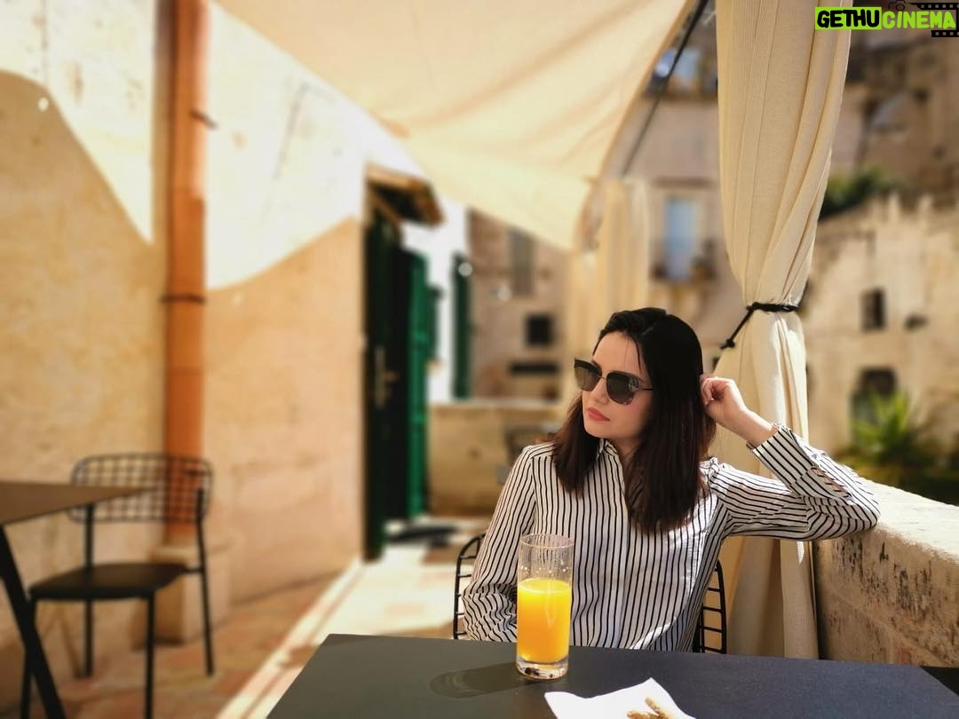 Armeena Khan Instagram - #Matera basking in the sunshine. #Italy #sunshine 🌞🌞 Matera, Italy