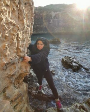 Armeena Khan Instagram - When you figure out that your walking boots have zero grip and you’re standing on a slippery, algae covered rock with sharp edges and over freezing water. I am not a happy camper here 🤣 #caveofpoetry #Italy