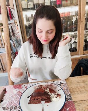 Armeena Khan Instagram - When you’re on the road and trying to celebrate your birthday. 🥰🥰 with the love of my life @feslkhan #Lecce Italy ❤️❤️
