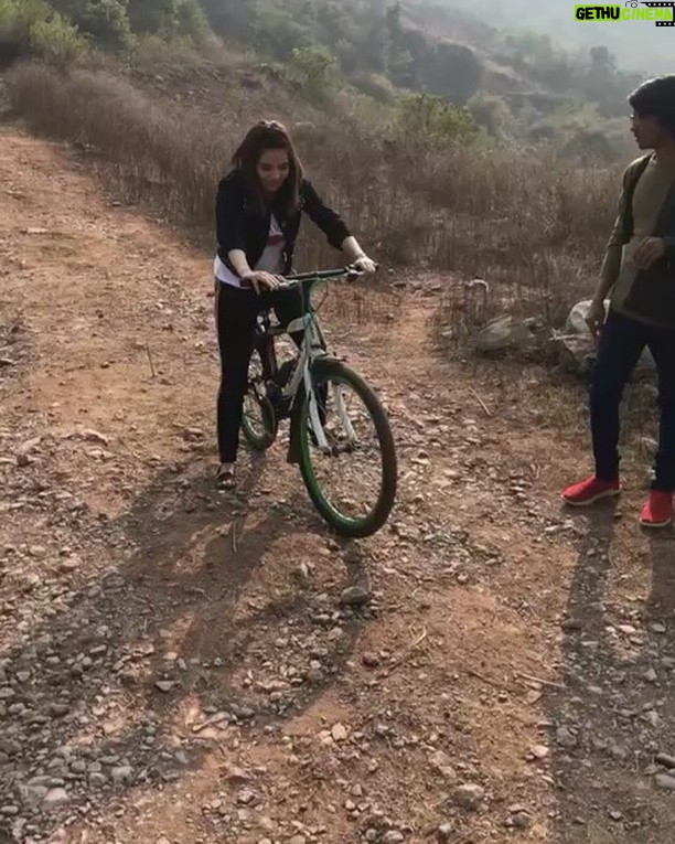 Armeena Khan Instagram - The struggle is real when riding bikes, twice your size down a rough, pebbled road. Yeah..