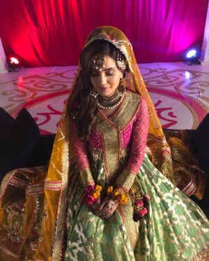 Armeena Khan Instagram - Styling by the most amazing stylist @amnaniazi81 for an upcoming project. Custom made outfit by the maestro @mohsin.naveed.ranjha Hair and makeup by my life support @mubsherbhatti @mimilovesky miss you baby girl #bestteamever  my loves ❤️ @hurrairaansari @ozmadness @ibrahim_alavi @sabeekaimam the beautiful jewels are by @hamnaamirjewelry #asianbridal #angrakhastyle #colour #bts