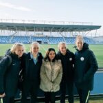 Armeena Khan Instagram – With the lovely @mancity women’s team :) serious talent here guys. These ladies make me so proud; they truly rep women all over the world and on top of that SUPER humble. #mancity