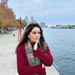 Armeena Khan Instagram - Please excuse this pic but I have to post normally so to avoid the shadow ban (long story). Anyway, I went out for a walk yesterday and the hubby caught the mood. Honestly, I’m supposed to be spending some downtime at “home” with family and my friends, tending to my ailing father. But because of the on going situation, I cannot sleep, nothing tastes good and all is dark. this is like a nightmare that’s just not coming to an end. I’m sure you’re all feeling this way too, we’ve been collectively traumatised as a community. I question how did the world get here? How have we become so apathetic to literal m*rd*r/s of defenceless little babies right in front of our eyes? I cannot even with the UNIMAGINABLE pain those mothers are in. My heart is in literal pieces. I pray this bl@@dy campaign comes to an end soon, those mothers need to bury their babies (what’s left of their little bodies) and grieve them in peace. Pray for p-a-l teen. 🤲🏽🤲🏽 🕊️🕊️