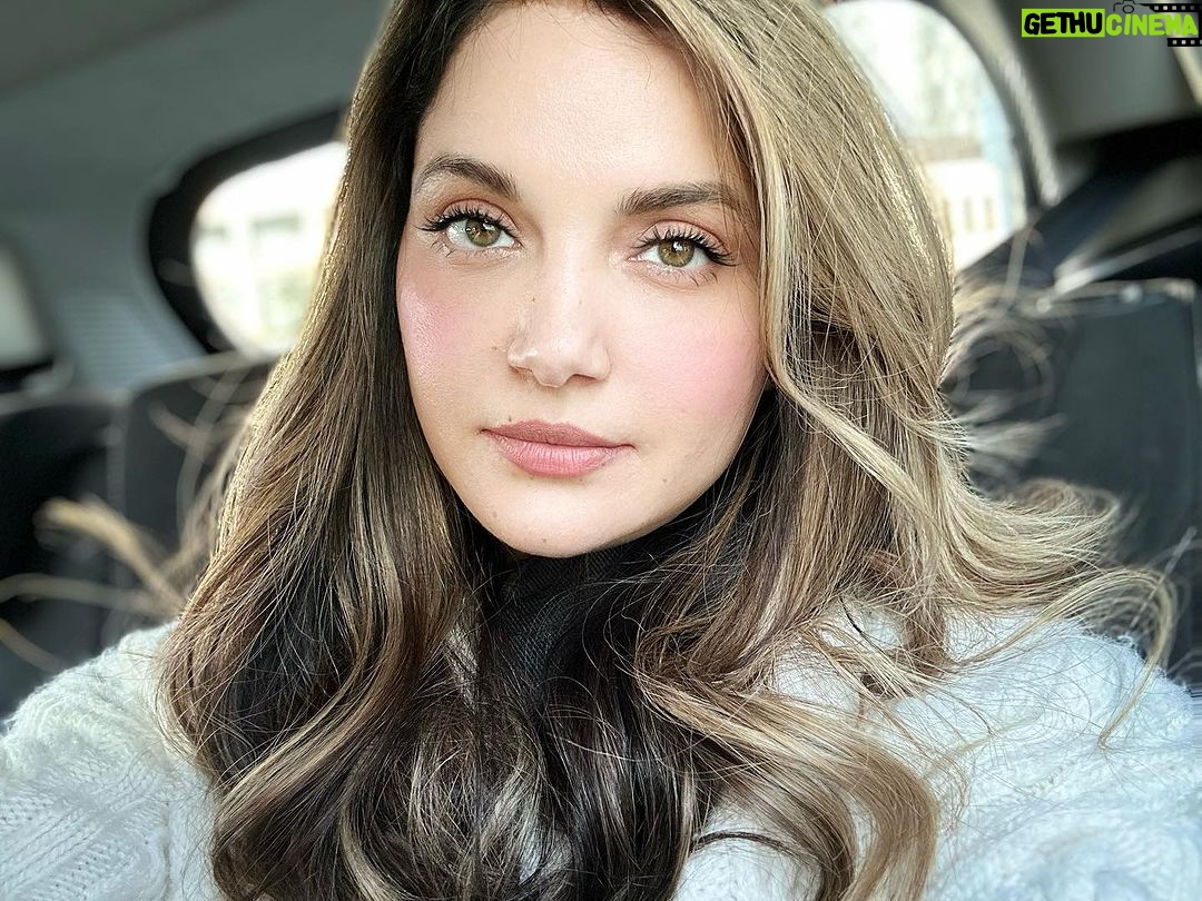 Armeena Khan Instagram - Massive thank you to Jess and the wonderful ladies at @catherineboden my go to salon for the past five years. Also, a special thank you to the beautiful and hardworking Catherine herself for always accommodating me and making my hair look amazing. ✨✨