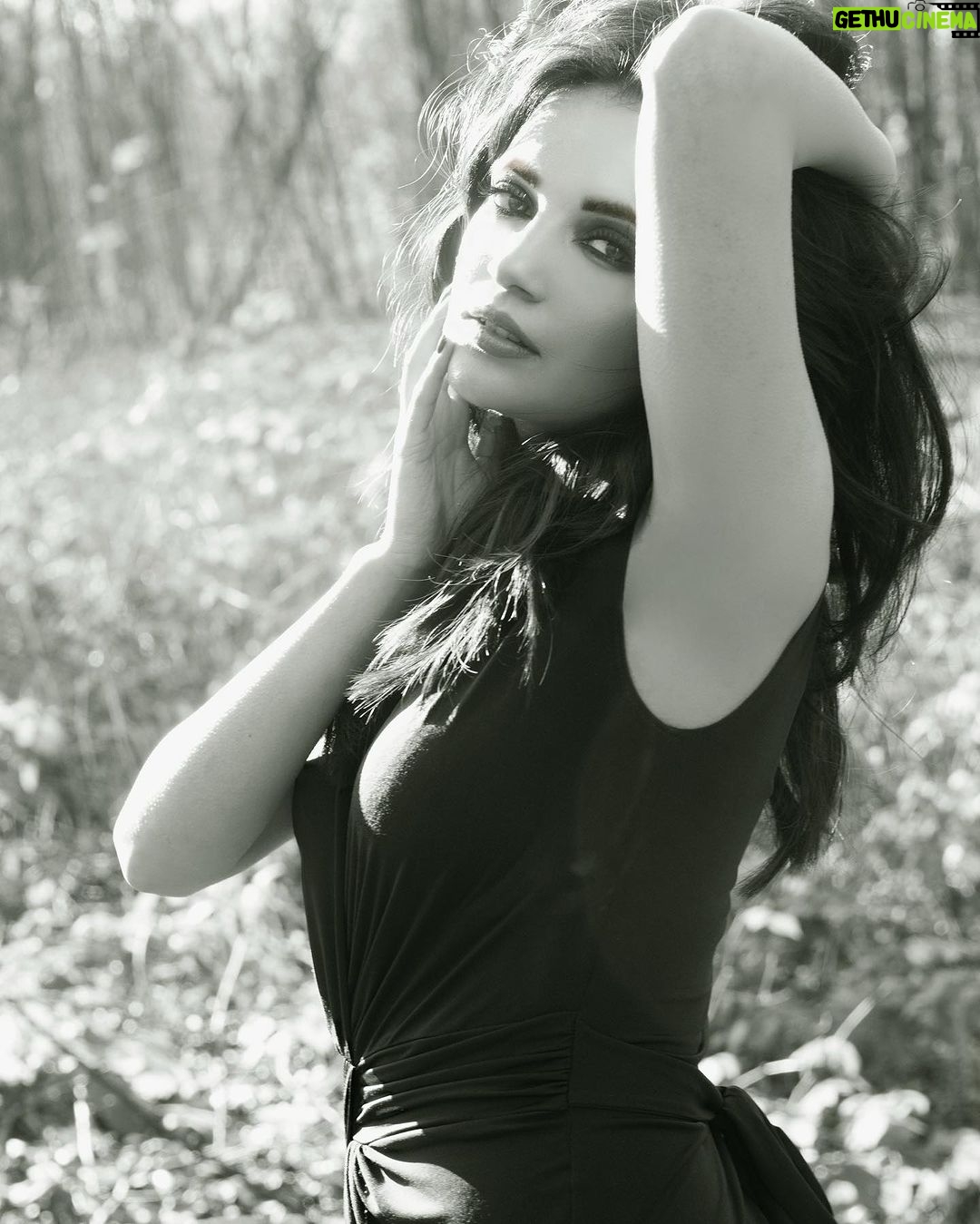 Armeena Khan Instagram - From @itani.image one of my favs! ✨✨ #B&W Manchester, United Kingdom