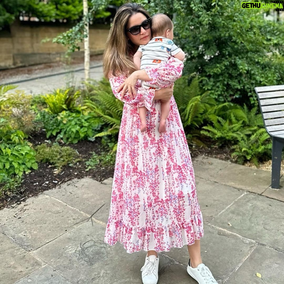 Armeena Khan Instagram - This is the best chapter of my life. 🙏🏻🤲🏽🤲🏽 #minime❤️ Manchester, United Kingdom