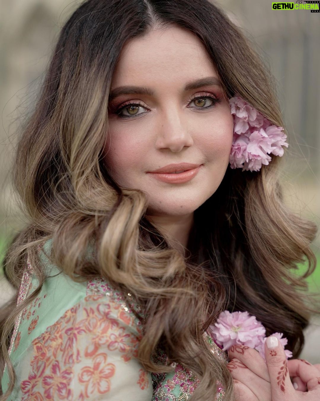 Armeena Khan Instagram - Eid Mubarak! “Spring has sprung officially” 😉 🦋🦋 Photo by @aatifatizafarofficial Coordinated by @rohama.riaz outfit @zainabsalmanstudio Hair Colouring by @catherineboden Manchester, UK