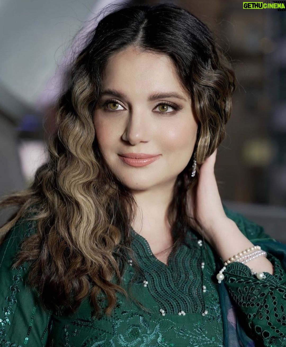 Armeena Khan Instagram - Outfit by @nurehofficial Hair by @catherdineboden 📸 Photography by @aatiatifphotography 💫💫
