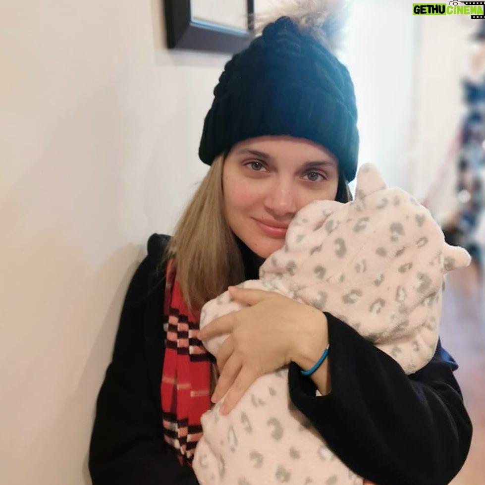 Armeena Khan - 32.2K Likes - My little treasure. π₯Ίπ₯Ί #tiredmommy #happymom #bareface