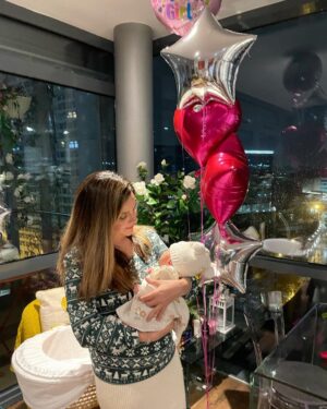Armeena Khan Instagram - Presenting our precious little angel - Amelie’ Isla to our well-wishers, fans, family and friends. 🧚🏼‍♂️🧚🏼‍♂️👨‍👩‍👧 Our hearts are full of love and gratitude as we celebrate her arrival. MashaaAllah 🤲🏽🤲🏽 @feslkhan ✨✨