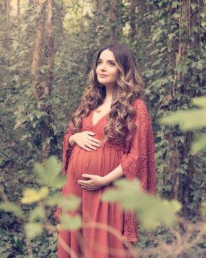 Armeena Khan Instagram - Dreams do come true. ✨✨❤️ Photography, Styling, Hair and Make-up @willowandbearphotography 
#PregnancyShoot #TimeFlies #Grateful