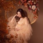 Armeena Khan Instagram - Easily the BIGGEST, most rewarding project of my life. Fesl, @feslkhan, and I, are grateful to the Almighty for this beautiful gift 🙏🏻✨🧿🧿🧿 *****Photography, hair and makeup by the amazing duo Kirsteen and Mirren at @willowandbearphotography Please do check out their insta page, they are amazing! ***** Hair colour is by my fav Catherine and cut by the wonderful stylists at @catherineboden. @michellehooson ❤️ #pregnancyannouncement #pregnancy #Morephotos coming soon!