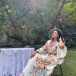 Arwa Gouda Instagram – Cercami tra le rose ♥️ 🌹 
صباح الورد ♥️🌹💋
Swipe left ☺️ ⬅️ 
#jewelry @saedigram 
#photography @mahyarqajar 
#location @cortedellamaesta_italy Civita di Bagnoregio