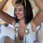 Arwa Gouda Instagram - #dream big #sparkle more #shine bright 🏰💖💎 #jewellery @alessio_boschi_jewels #artdirection and #photography @mahyarqajar #location @cortedellamaesta_italy Civita di Bagnoregio