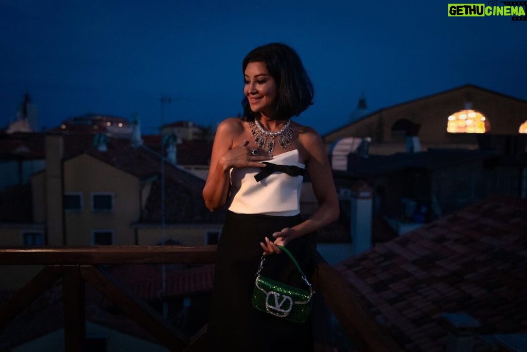 Arwa Gouda Instagram - #Love from the Venetian rooftops .. #dress and #bag @maisonvalentino #jewelry DOGE PALACE’s #Colombian #emerald and natural #yellow #diamond #necklace, inspired by the 14th century #Venetian intricate #gothic #architecture of the city hosting its 79th #Cinema #Film #Festival created by the genius @alessio_boschi_jewels #photographer @johannaberghorn #styling @youmnamoustafa #arwagouda #اروى_جودة #mahyarqajar #venicefilmfestival #venicefilmfestival2022 #uniquejewelery #art #artpiece #italy #egypt #venice #fashion Venice, Italy
