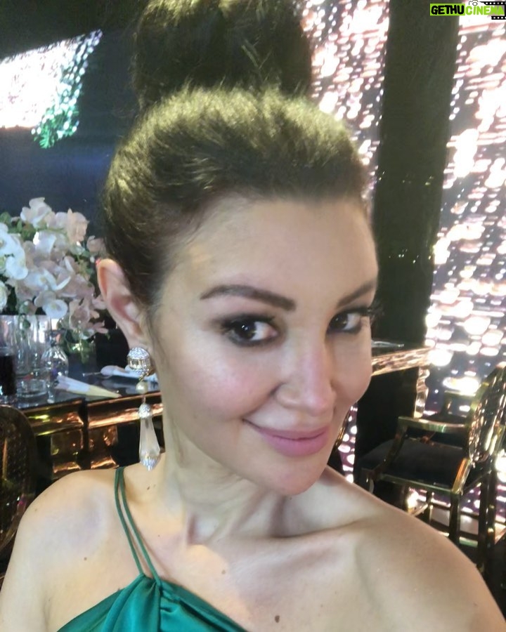 Arwa Gouda Instagram - This reel is just for you @vintagelanejewelry 💖✨💖 @swarovski and @ahmed__mounir @saeedashraf00_ 💇🏻♀️ #jewelry #hair #bun #swarovski Cairo, Egypt
