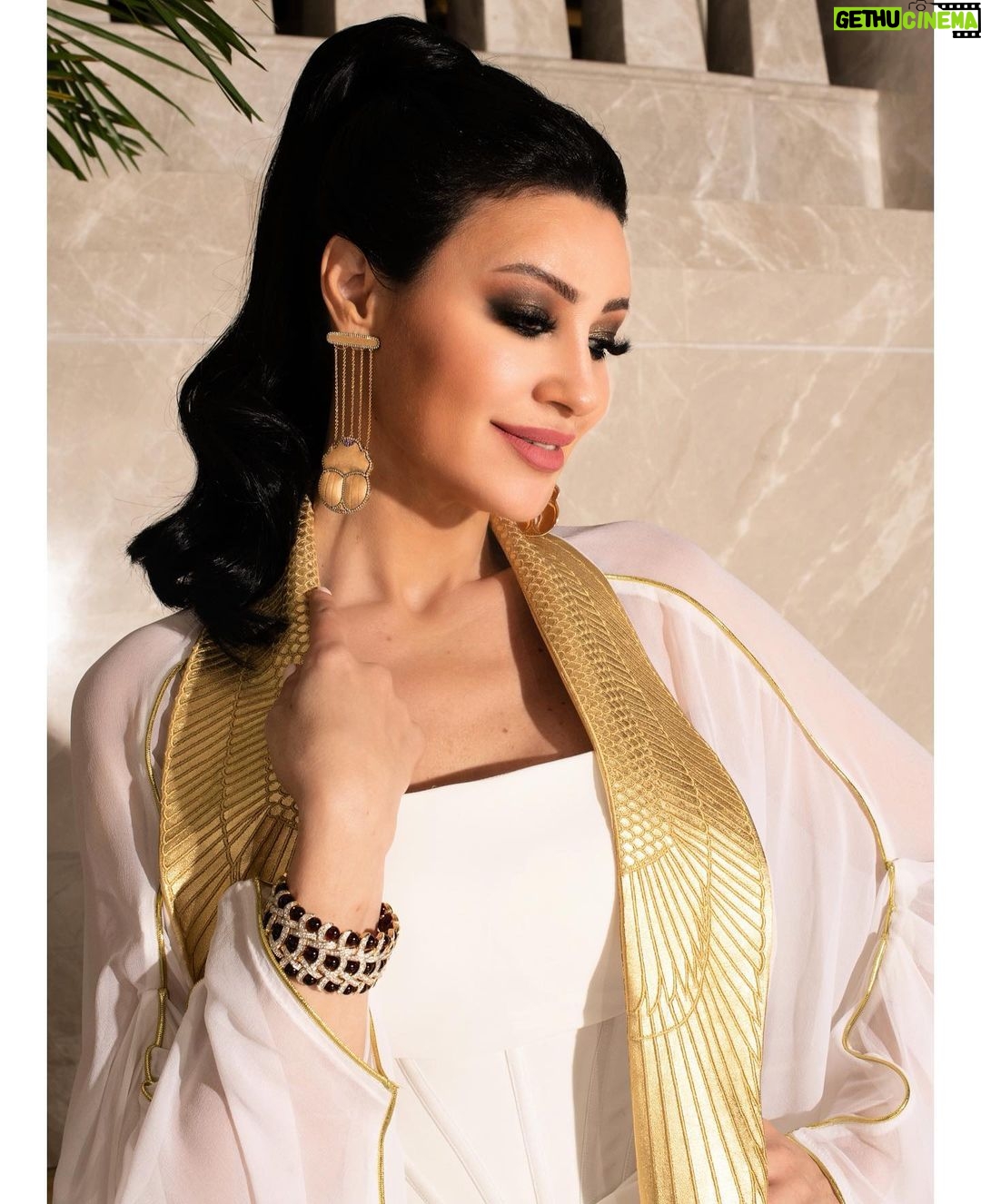 Arwa Gouda Instagram - Some pieces carry the energy of the creators.. thank you @ramomar_ny for sharing some of your magic with me.. I can’t tell how much I’m in love with the #tiye #kaftan @maisonsaedi your pure positive energy always resonates through your beautiful designs.. @ammaniijewelry you’re very special to me And last but not least the two beautiful artists @hamsamakeupartist and @hairstyle_monnahh11 who were able to harmonize all the energies together ♥️♥️♥️♥️♥️ Spécial thanks goes out to @rawanalturkiphotography And @shrouq.photo @lulus_photography81 for the pictures ♥️♥️ Jeddah, Saudi Arabia