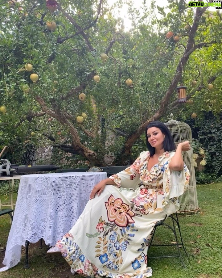 Arwa Gouda Instagram - Cercami tra le rose ♥️ 🌹 صباح الورد ♥️🌹💋 Swipe left ☺️ ⬅️ #jewelry @saedigram #photography @mahyarqajar #location @cortedellamaesta_italy Civita di Bagnoregio