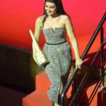 Arwa Gouda Instagram - سعيدة جداً بتكريمي في #أيام_القاهرة_للدراما_العربية عن دوري في مسلسل #حرب_اهلية.. شكراً للاستاذ @gamal.eladl.10 لإختياري للدور و المخرج الرائع استاذ @samehabdulaziz و المؤلف @ahmd1adel و شكر خاص جداً لملكة الدراما @youssra اللي لولا مساندتها الدائمة لي ما كنتش اجرء اني اجسد دور فريدة و طبعاً @basselkhaiatofficial المبدع اللي اداءه كان بيدفعني اني امثل احسن في المشاهد اللي بتجمعني بيه.. شكر لكل الجمهور اللي صوتلي من الوطن العربي.. #styling @youmnamoustafa #dress @hanyelbehairyhautecouture #hair @saeedashraf00_ @alamode.salon #makeup @ahmedelkhawaga1 #jewelry @glamour.jewellery Cairo Opera House