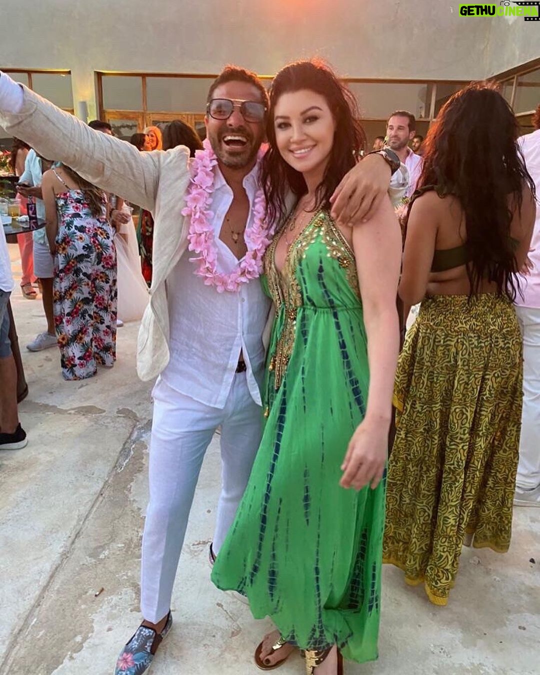 Arwa Gouda Instagram - Mabrooook @loulou385 and @amrhamed_misha!!! Lolololeeeeyyyyy ♥️♥️♥️♥️ Matarma Bay