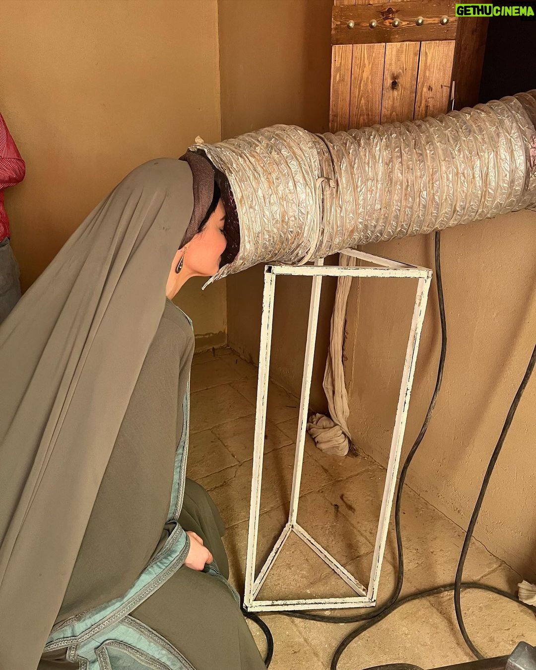 Arwa Gouda Instagram - #حُسن بتعمل فيتينج #حُسن في القناطر #حُسن مع الدونكي #حُسن بتاخد سيلفي #حُسن حاطة دماغها في التكييف من كتر الحر #حُسن بتتصور و عاملة نافسها مش واخدة بالها 😂😂 القناطر الخيرية