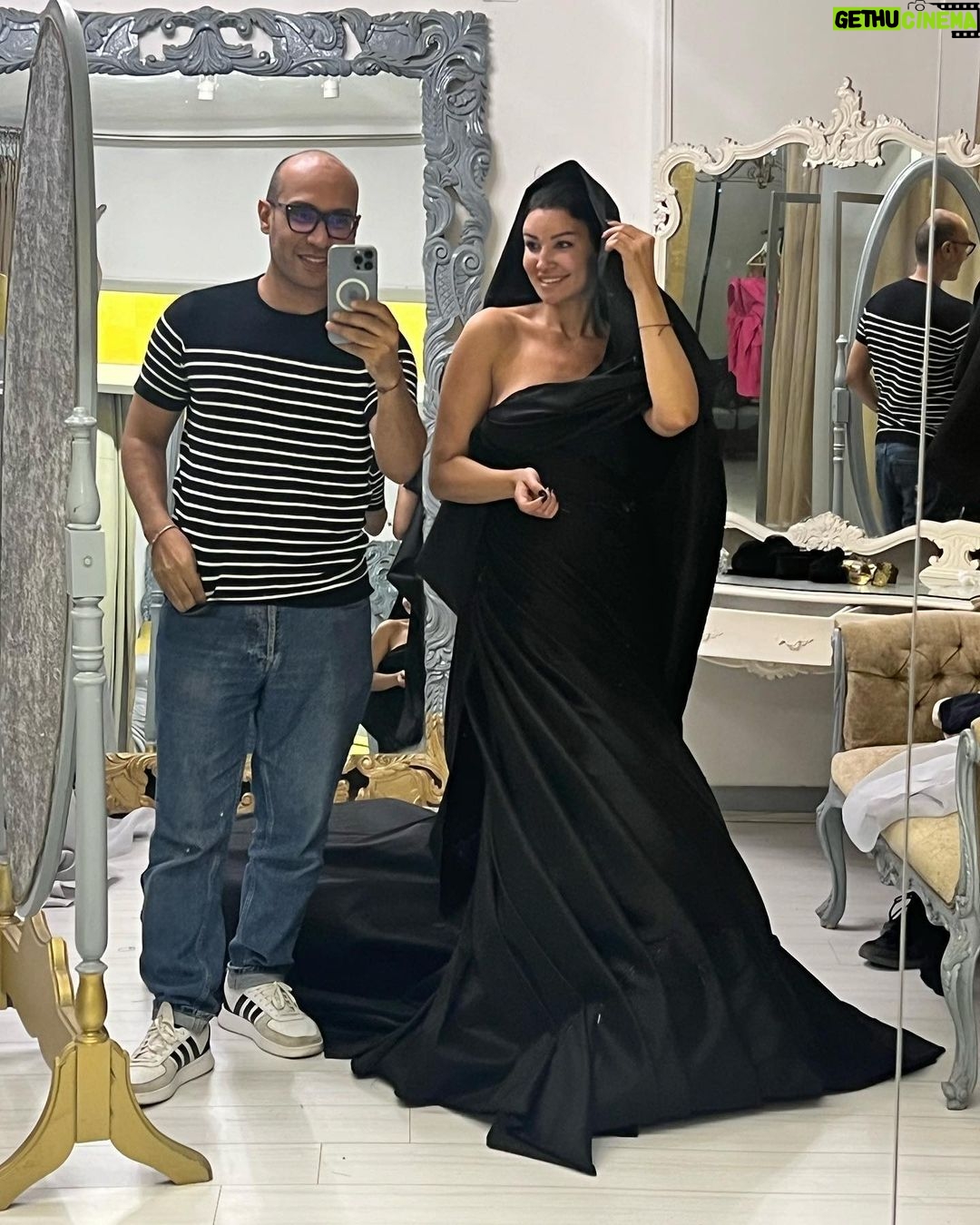 Arwa Gouda Instagram - ألحق أنزّل صور و ڤيديوهات الإفتتاح قبل الختام بقى😂😂🫣🫣 #behindthescenes of the #cairo #film #festival opening ceremony #cinema #bts #ciff2022 Cairo, Egypt