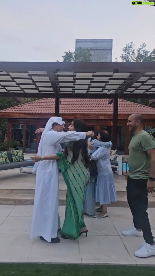 Aseel Omran Instagram - .. إحساس العيد عندي بدأ مع وصول أمي و أبوي الله يحفظهم و البيت نور و فرحة رمضان كملت🥰🙏🏼🌙 الله لا يحرم أحد من لمة العائلة♥️ .. The Eid feeling began with the arrival of my parents, may God protect them And the house is light up & the joy of Ramadan is complete 🥰🙏🏼🌙 God does not deprive anyone of family gathering♥️ .. @aseel @mazen_omran .. #رمضان #رمضان_يجمعنا #العائلة_أولا #العائلة_أهم #لجين_عمران #أسيل_عمران #lojain_omran#aseel