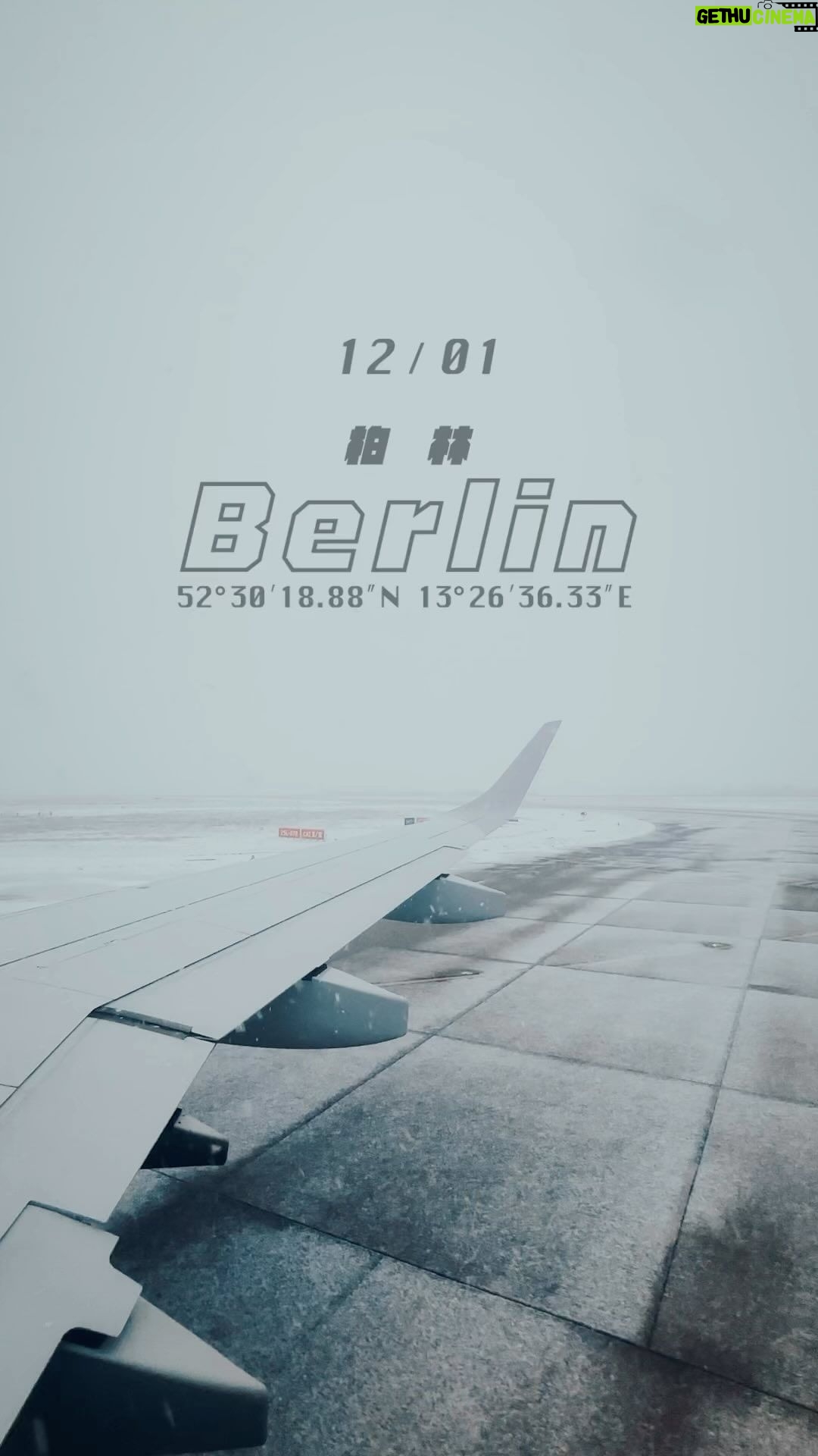 Ashin Instagram - 柏林,這是2023地球上 最小的一場五月天演唱會 像一片雪花飄在-6 °C的空氣中 將所有的音樂與思念融化在你手中 一個下著雪的柏林 一場貼著臉的演唱會 一個還冒著蒸汽的五月天 一份給異鄉遊子們的愛與鼓勵 好好好想見到你No.76 我們⋯ 最終場 巴黎見 ♛ A A A /╭ ╮ #mayday #五月天 #歐洲 ##柏林 #tour #concert Berlin, Germany