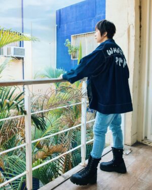 Ashin Instagram - 一日台北

行李變輕了
ㄧ定是有什麼遺落在上一站了？

我想 
那應該會是我的心

將所有衣服拿出來洗好曬乾
再換一批衣服放進箱中

從廣州早茶好耐冇見
到成都熊貓尊嘟假嘟

機場有位服務員告訴我
航程起飛從來只會抵累  不會提早

而他不知道
我的期待
卻已經提早飛到每一站

你好嗎？
我的旅伴