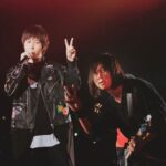 Ashin Instagram - 你，一直是你 2023的好好與方舟兩套巡演，轉眼剩下廣州、成都、上海、倫敦、巴黎、柏林。 從似乎夢境般的泉州、西安、南京、重慶，就遠遠感受到了，這趟旅途的終點，那必然的不捨。 而我也必然了解，你不只是一個城市、你也不只是一個場次或數字，你就是你，有著自己名字、故事、渴望與追尋。 因為我知道我，是為那樣的你唱，每當燈光亮起，走向舞台前緣的我，從來不曾感到抗拒、疲憊、厭倦。「唱到不能再唱！」直到最後一首歌，超出了那條界線。 「阿信，你不會累嗎？」總是被問這個問題的我，總是這麼想著⋯「反正會有那一天，我會有機會睡一個超級深沉的長覺，那會是一場沒有終點的休息」。 所以，不必擔心我們，我們更擔心，想一起唱卻無法進場，想登船卻只能遠望的你。 我只想做，我最喜歡的事，為了我喜歡的人，更為了喜歡我的人。 你，一直是你。 那個與我雙向奔放的你，讓我到了這個年紀，依然有著不斷精彩而驚喜的第二人生，演唱、製作、編舞（？）、跳舞（！） 。因為有著一直的你，所以有了如今的我。 最後，最近的故事，還有很多。 也許是明天，也許在更遙遠的未來，再和你們分享。 #BOOM怪物星人 #阿信的怪物星人舞 🤨👉 @boom4_official 怪物星人 廣州奧林匹克