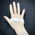 Ashin Instagram - [重新發文 可以重新留言給我嗎？] 回到那一天 DAY4 昨天有點沙啞 真不好意思！ 但還是全力演出唱到爆 希望大家都喜歡今天的演唱會！ 今天會更棒噢！ * 附上我緊急治療後的無限手套 🌟